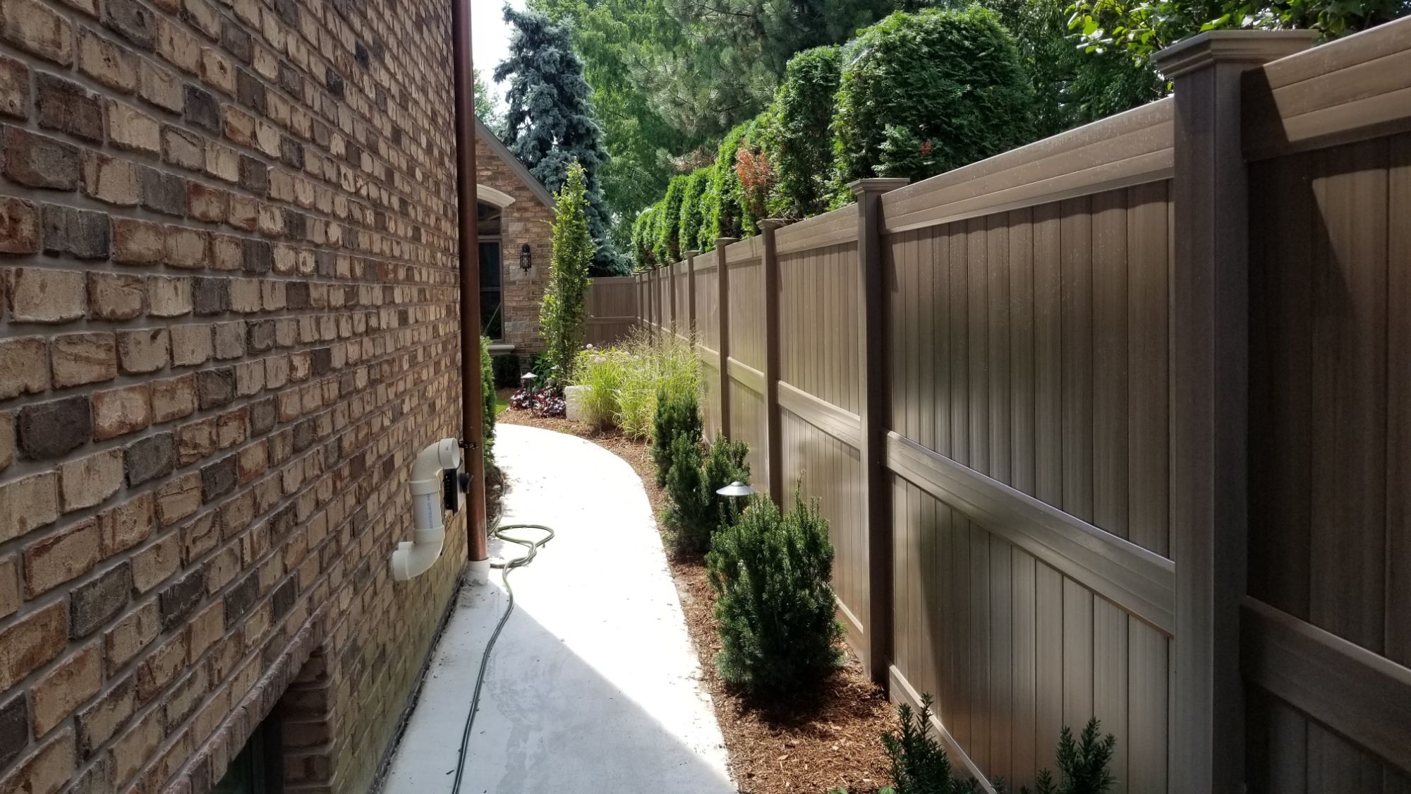 Green Teak - Homewood® 3 Rail Vinly Fence with new england post cap