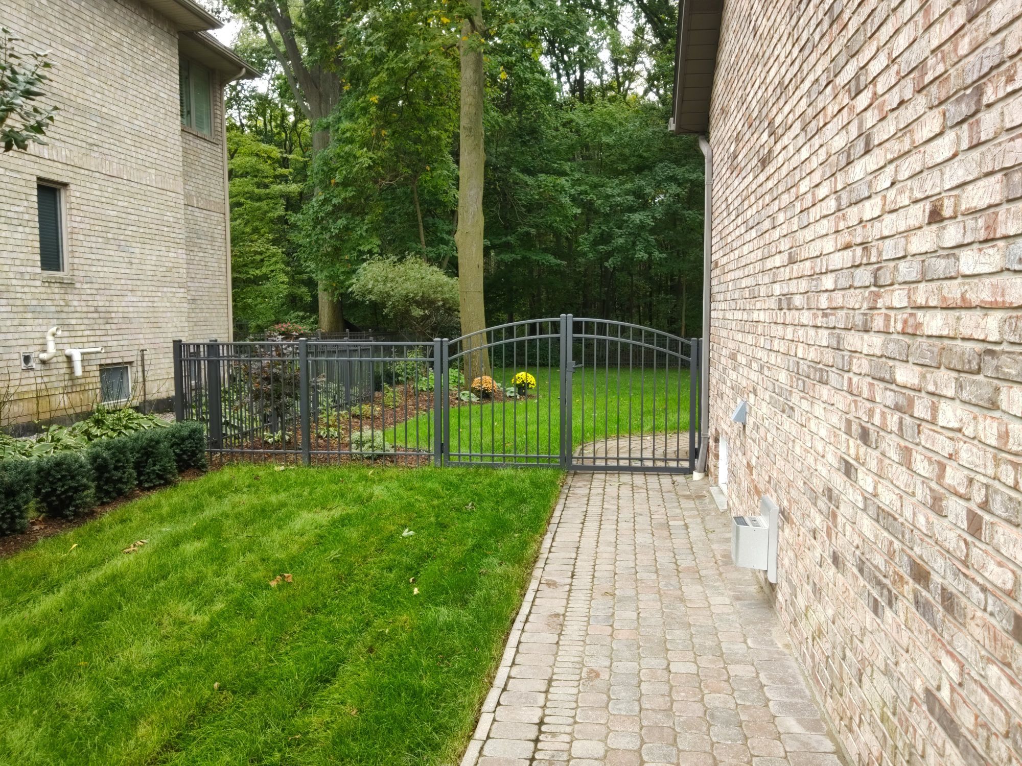 Custom installation of double gates in Lasalle Ontario. To provide a little extra flair the customer wanted an arch to the top of the gate profile.